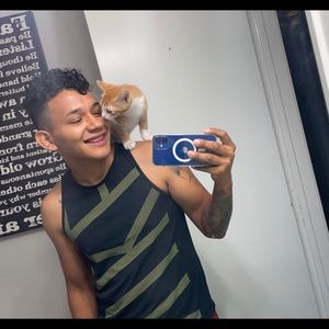 Meet your Posher, Moises